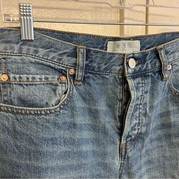 We The Free by Free People Medium Wash Frayed Hem Jeans Size 27 - Picture 3 of 9